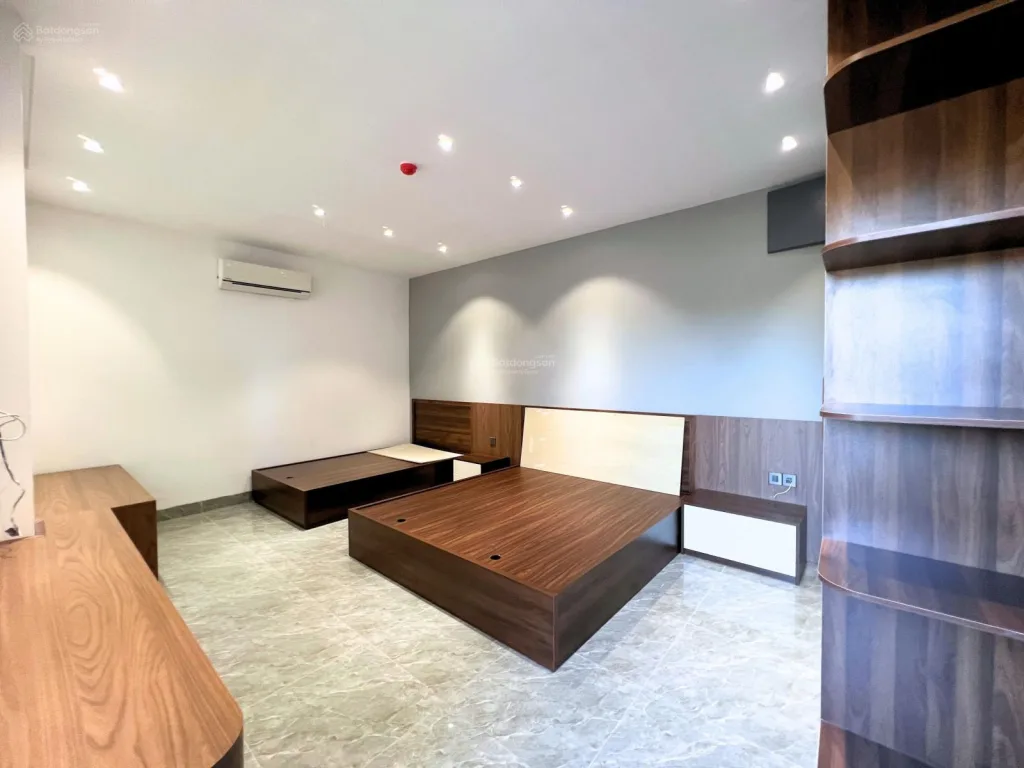 Cho thuê nhà 22PN, 23WC, 680m2 tại Đinh Tiên Hoàng, p Phú Hòa, Huế, 95 triệu