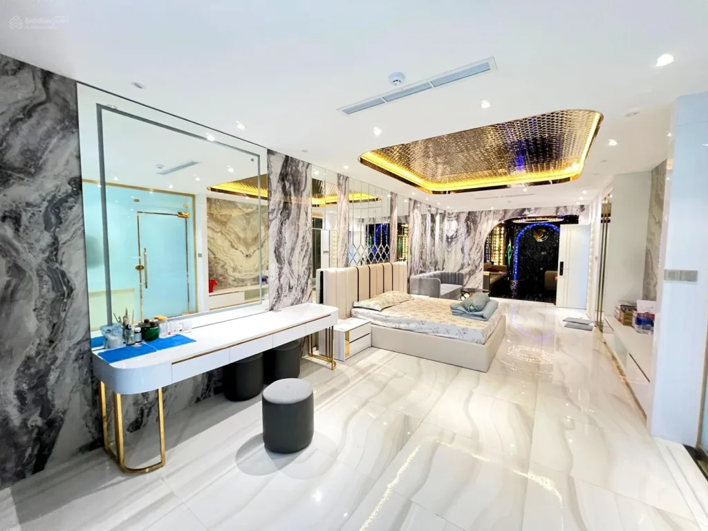 Cho thuê nhà 22PN, 23WC, 680m2 tại Đinh Tiên Hoàng, p Phú Hòa, Huế, 95 triệu