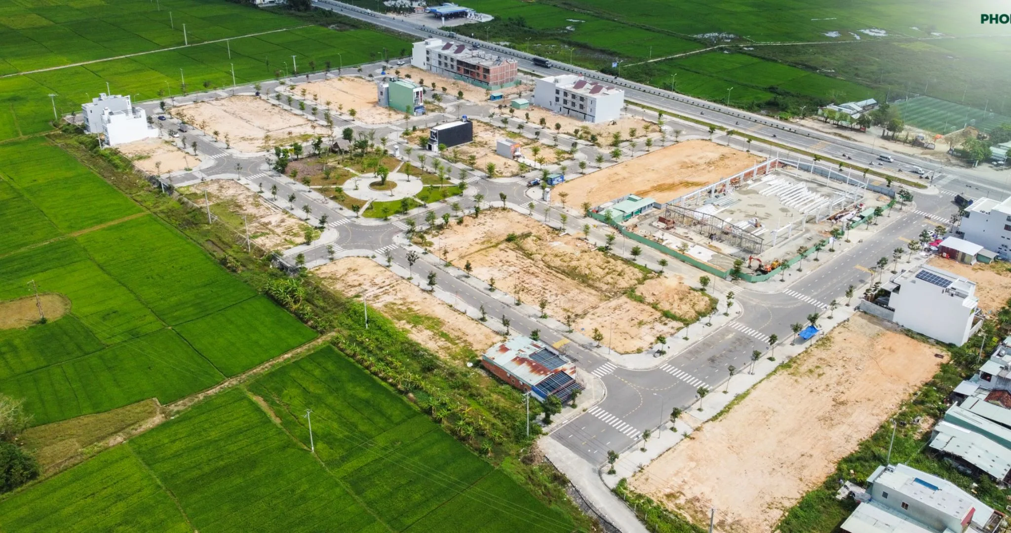 Cho thuê shophouse mặt tiền rộng